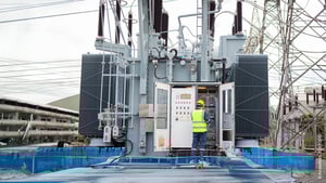 engineer-at-tranformer_AdobeStock_1531202676_mit_copyright-JD-Studio_1100x620px_251120