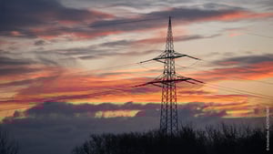 power-lines_AdobeStock_555854834_mit_copyright_alfotokunst_1100x620px_251208