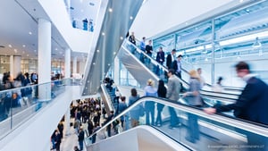 trade-fair_AdobeStock_35663622_mit_copyright-Engel-Drohnenpilot_2200x1240px_260921