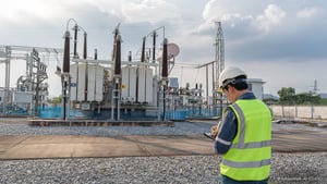 engineer-at-power-transformer_AdobeStock_1928140678_mit_copyrigth--JD-Studio_2200x1240px_260907
